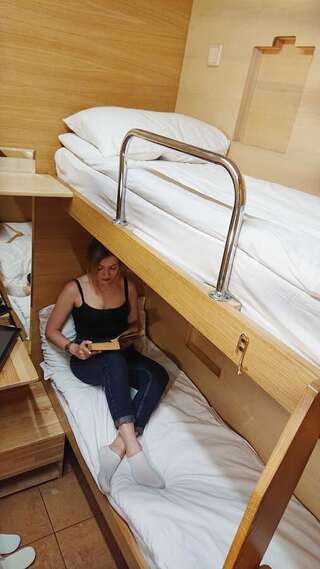 Хостелы AntiHostel Forrest Львов Капсула-8