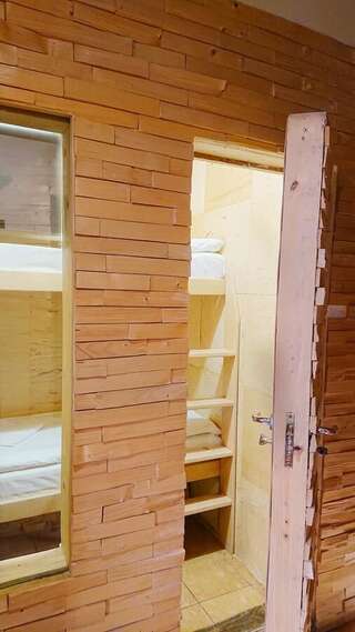 Хостелы AntiHostel Forrest Львов Двухместный номер-капсула-1