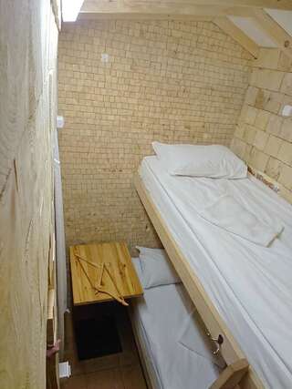 Хостелы AntiHostel Forrest Львов Двухместный номер-капсула-9
