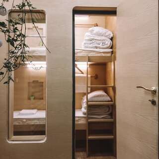 Хостелы AntiHostel Forrest Львов Капсула-19