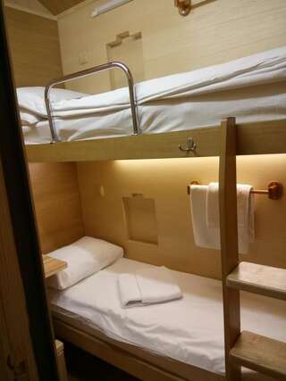 Хостелы AntiHostel Forrest Львов Капсула-20