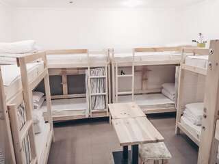 Хостелы AntiHostel Forrest Львов Кровать в общем 8-местном номере для мужчин и женщин-4