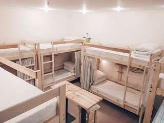Хостелы AntiHostel Forrest Львов Кровать в общем 8-местном номере для мужчин и женщин-6