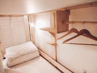 Хостелы AntiHostel Forrest Львов Кровать в общем 8-местном номере для мужчин и женщин-9