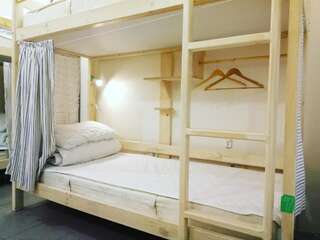 Хостелы AntiHostel Forrest Львов Кровать в общем 8-местном номере для мужчин и женщин-11